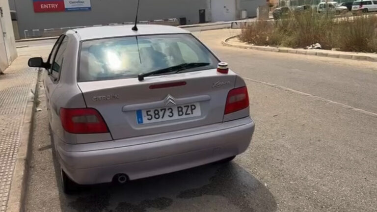 Driving-in-Spain-Stay-Safe-with-the-Roadflash-V16-Emergency-Beacon-Roadflash