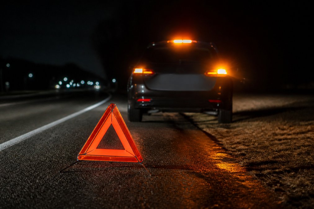 Roadflash | Emergency Beacon Features for Night Driving: A 2026 Guide