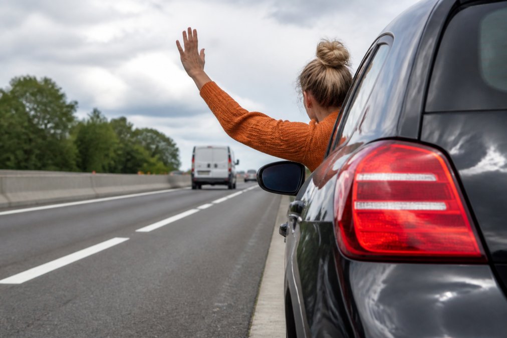 signal-for-help-on-smart-motorways-a-drivers-guide-1788409562-1 Roadflash|Signal for Help on Smart Motorways: A Driver’s Guide