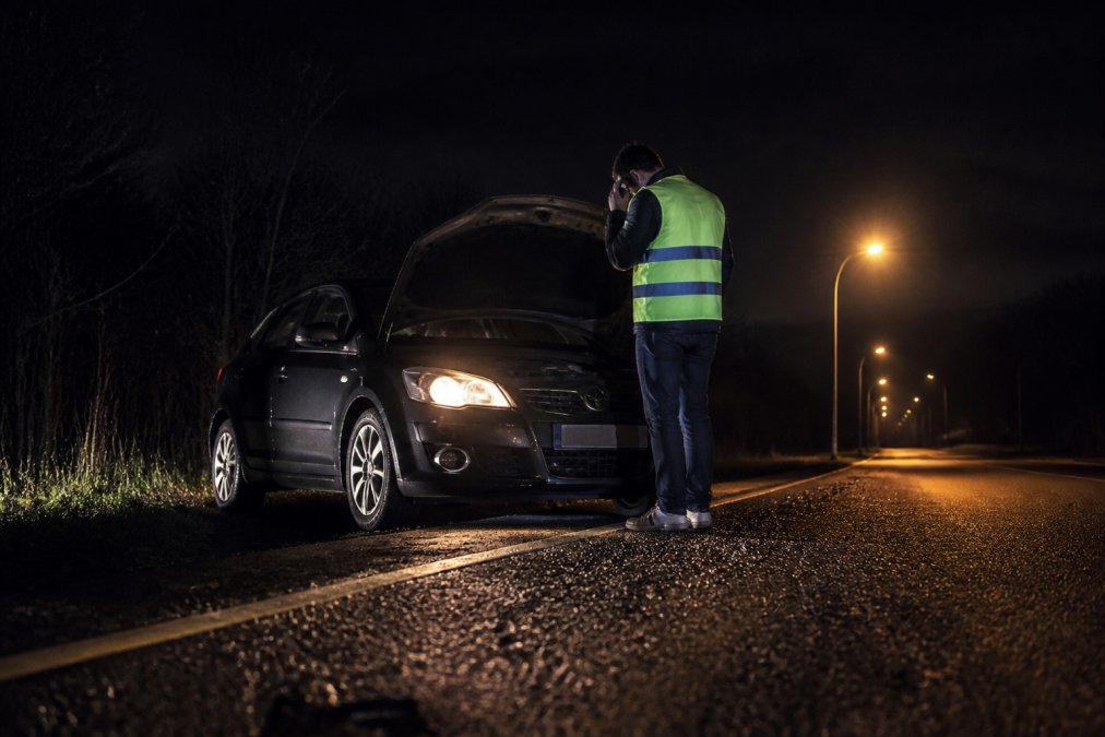 what-to-do-if-your-car-breaks-down-at-night-1790375126-1 Roadflash|What to Do If Your Car Breaks Down at Night