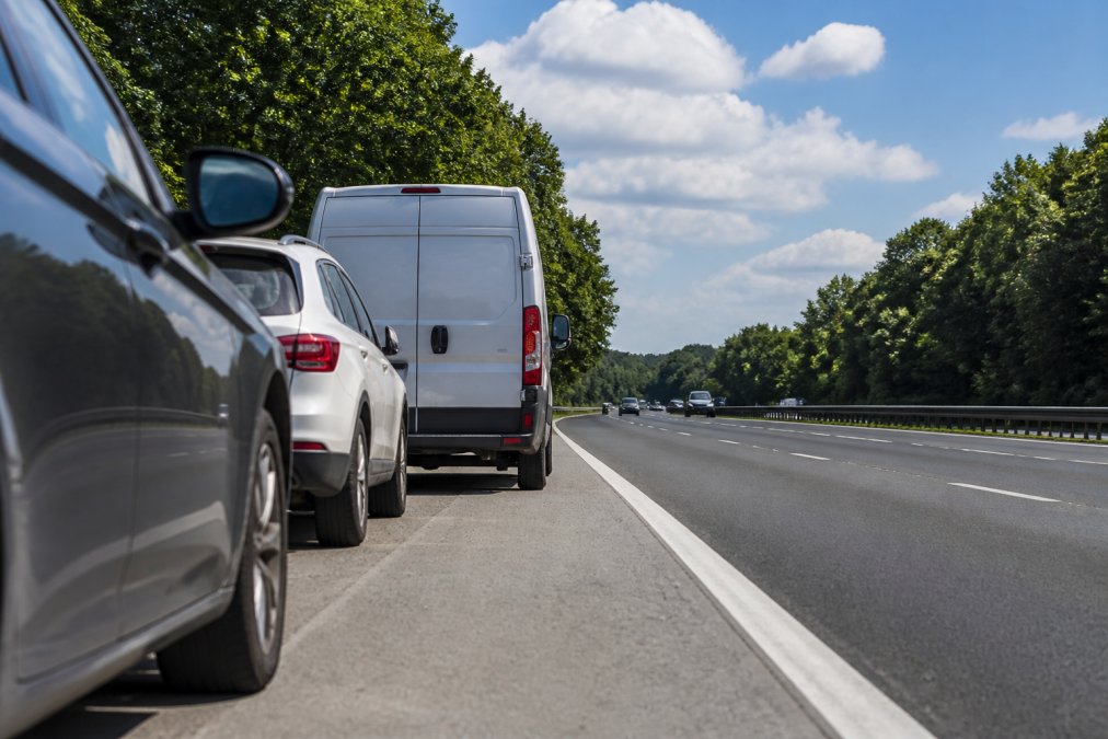 why-visibility-is-crucial-for-stationary-vehicles-1789943064-1 Roadflash|Why Visibility Is Crucial for Stationary Vehicles